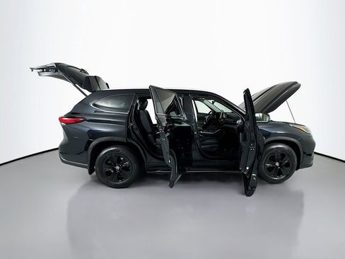 Used 2023 Toyota Highlander XLE image 30