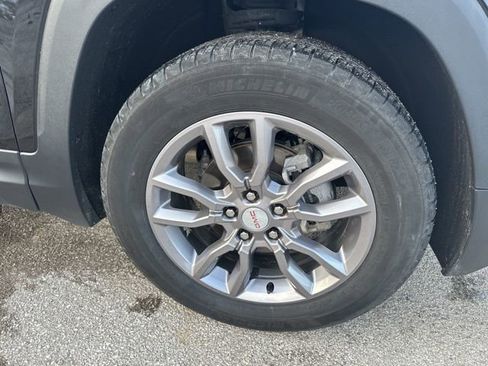 Used 2024 GMC Terrain SLT image 12