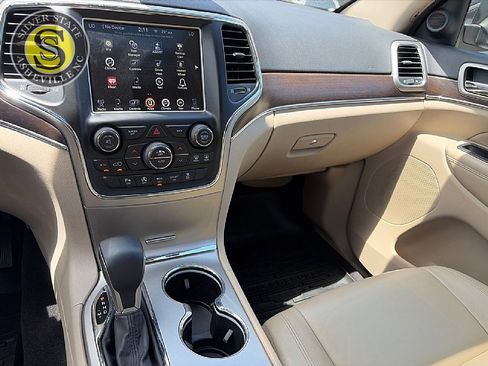 Used 2017 Jeep Grand Cherokee Limited AWD/4WD image 23