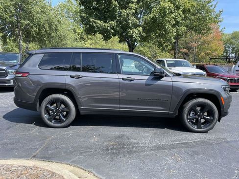 New 2025 Jeep Grand Cherokee Limited w/ Luxury Tech Group II image 10