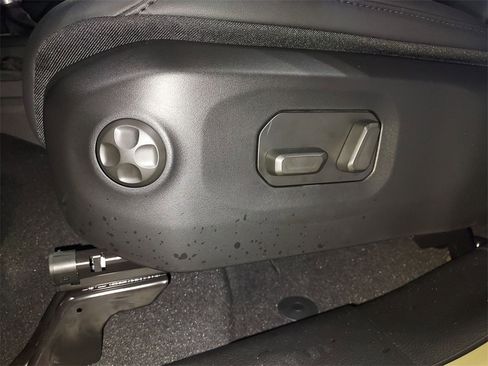 New 2025 Jeep Wrangler Unlimited Rubicon image 18