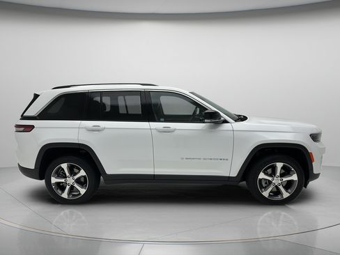 Used 2023 Jeep Grand Cherokee 4WD 4xe image 4