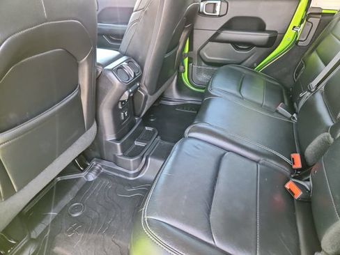 Used 2018 Jeep Wrangler Unlimited Sahara AWD/4WD image 17
