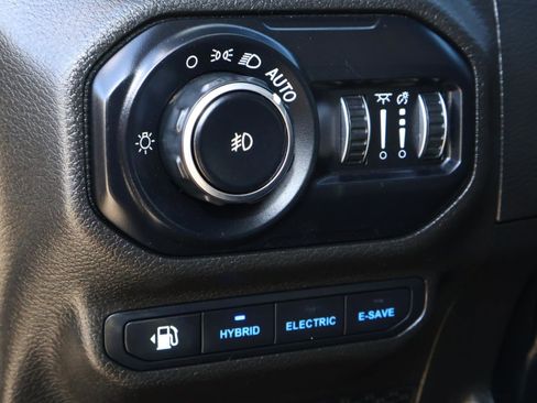 Used 2022 Jeep Wrangler Unlimited Sahara w/ Cold Weather Group image 24