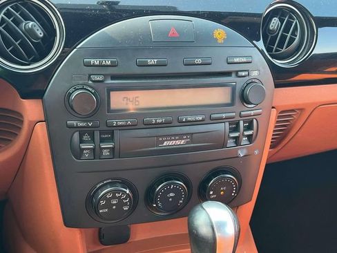 Used 2006 MAZDA MX-5 Miata Grand Touring w/ Premium Pkg RWD image 16