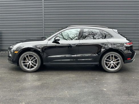Used 2025 Porsche Macan image 2