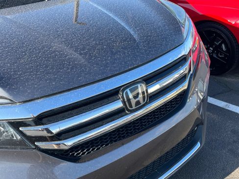 Certified 2017 Honda Pilot Touring image 7