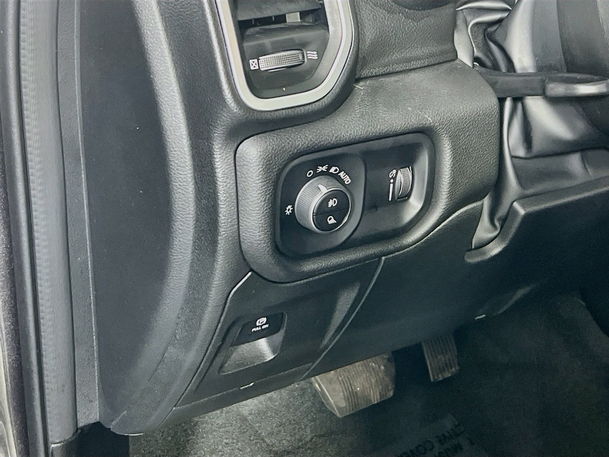 Used 2023 RAM 1500 Big Horn AWD/4WD image 10