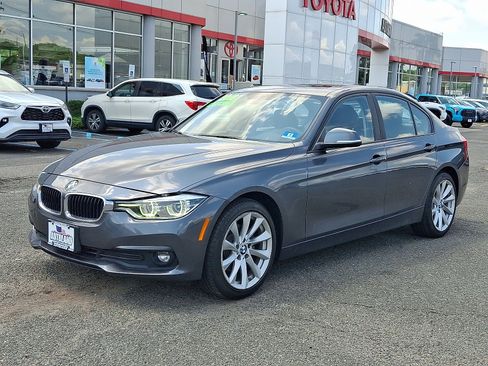Used 2018 BMW 320i xDrive Sedan w/ Convenience Package AWD/4WD image 3