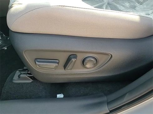 Used 2025 Toyota RAV4 XLE image 12