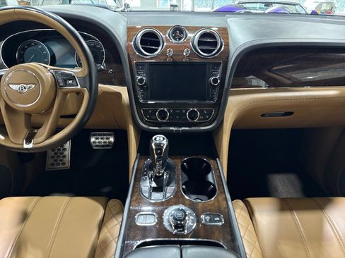 Used 2017 Bentley Bentayga image 69