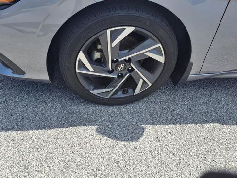 Used 2025 Hyundai Elantra SEL FWD image 5