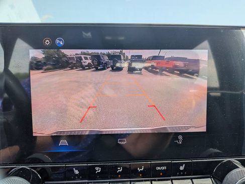 Used 2025 Chevrolet Colorado LT w/ Advanced Trailering Package AWD/4WD image 24