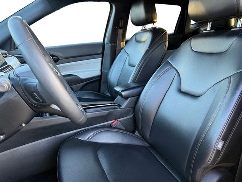 Used 2024 Jeep Compass Limited image 9