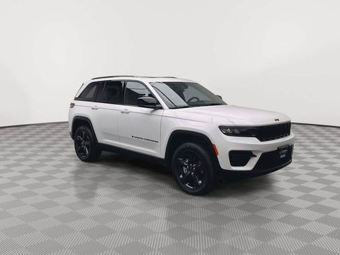 Used 2024 Jeep Grand Cherokee Altitude AWD/4WD image 34
