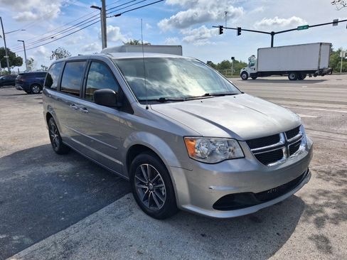 Used 2017 Dodge Grand Caravan SE w/ Power Window Group FWD image 4
