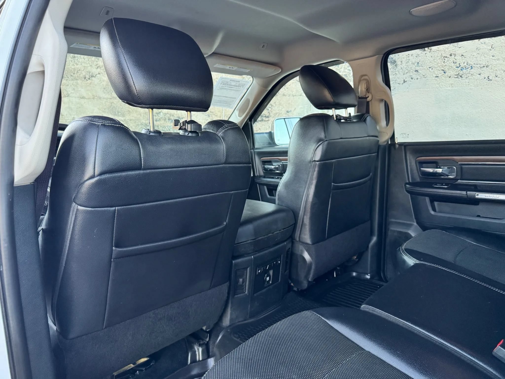 Used 2017 RAM 1500 Laramie w/ Convenience Group AWD/4WD image 27