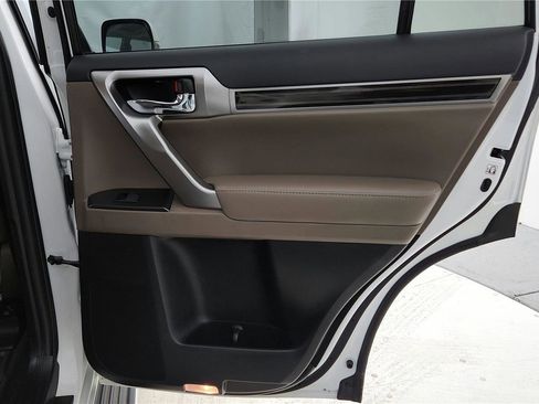 Used 2023 Lexus GX 460 Premium w/ Premium Package image 19