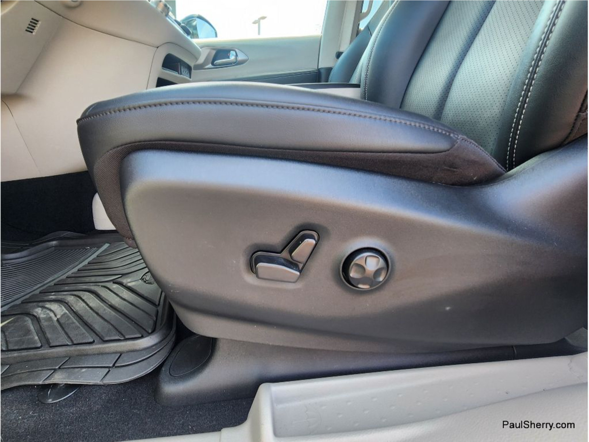 Used 2024 Chrysler Pacifica Touring-L FWD image 34