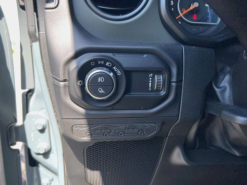 Used 2025 Jeep Gladiator Mojave AWD/4WD image 13