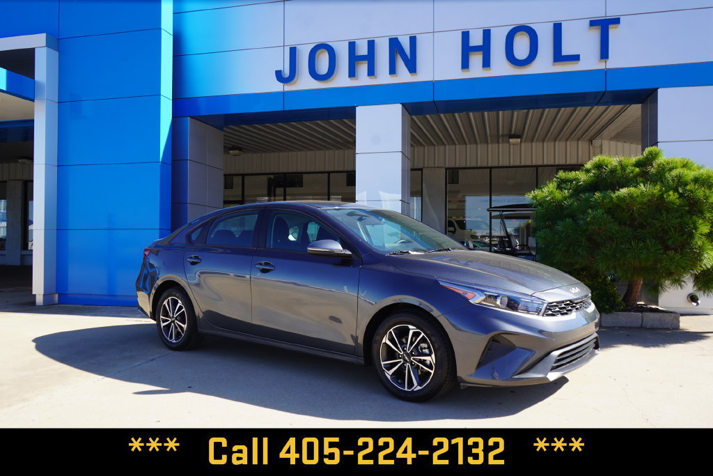 Used 2024 Kia Forte LXS w/ LXS Technology Package FWD image 2