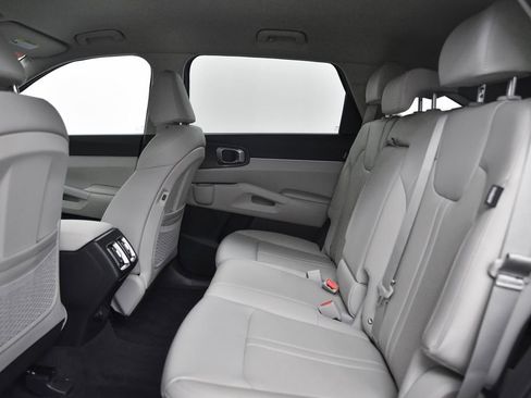 Used 2025 Kia Sorento S image 14