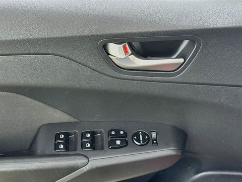 Used 2022 Hyundai Accent SE w/ Cargo Package FWD image 18
