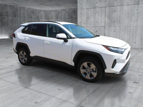 Used 2025 Toyota RAV4 XLE FWD image 9