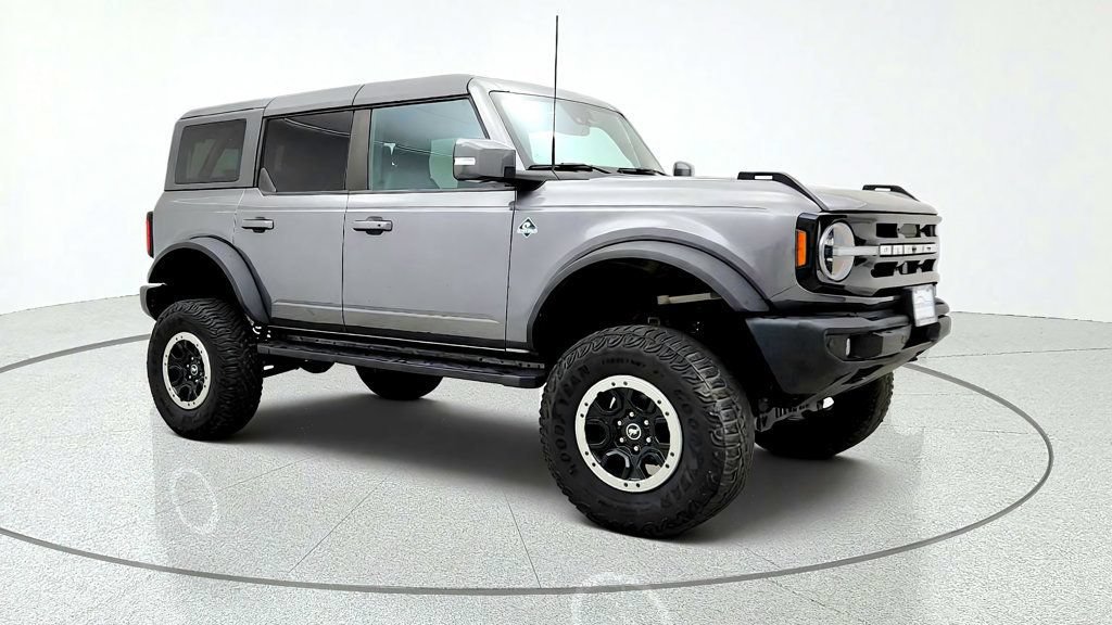 Used 2023 Ford Bronco Outer Banks w/ Sasquatch Package AWD/4WD image 3