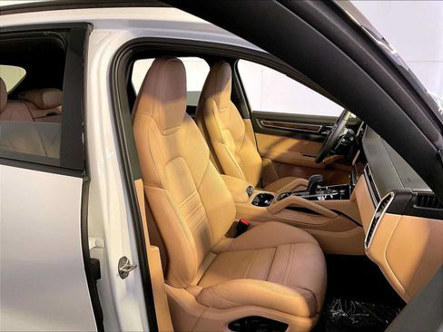 Certified 2023 Porsche Cayenne Platinum Edition AWD/4WD image 18