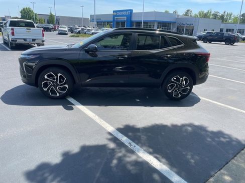 Used 2025 Chevrolet Trax RS w/ Sunroof Package image 1