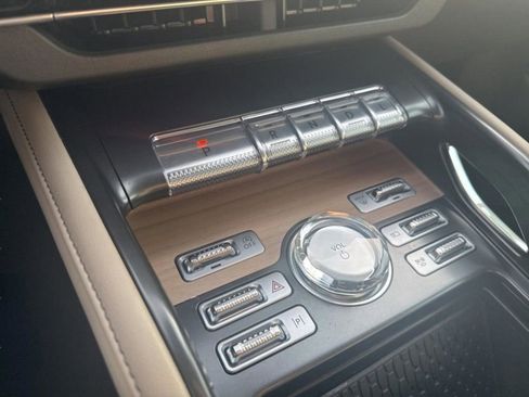 Used 2025 Lincoln Nautilus Reserve image 27