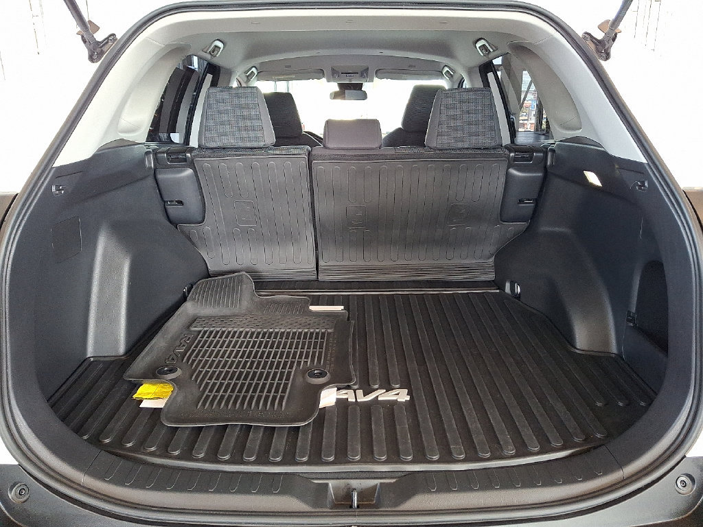 Used 2023 Toyota RAV4 LE FWD image 29