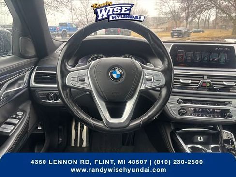 Used 2017 BMW 750i xDrive image 16
