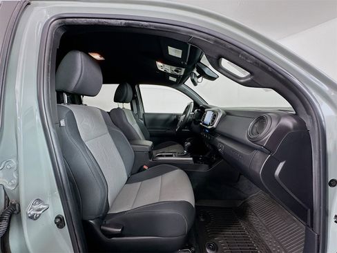 Used 2023 Toyota Tacoma TRD Off-Road image 26