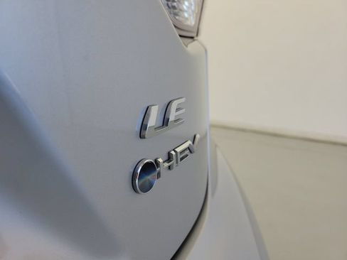 Used 2025 Toyota Corolla LE FWD image 8