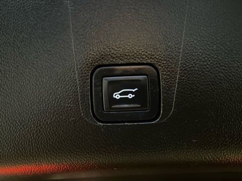 Used 2019 Chevrolet Traverse LT image 13