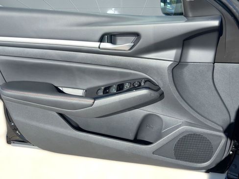 New 2025 Nissan Altima 2.5 SR image 13