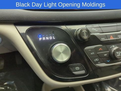 Used 2018 Chrysler Pacifica Touring Plus image 19