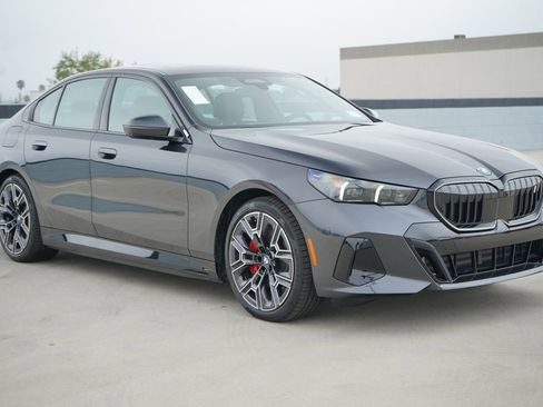 New 2026 BMW i5 eDrive40 w/ M Sport Package image 3