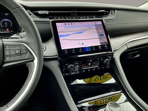 Used 2023 Jeep Grand Cherokee L Limited w/ Black Appearance Package image 9