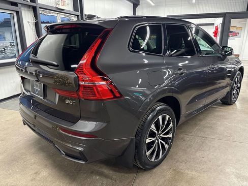 Used 2024 Volvo XC60 B5 Core w/ Climate Package image 9