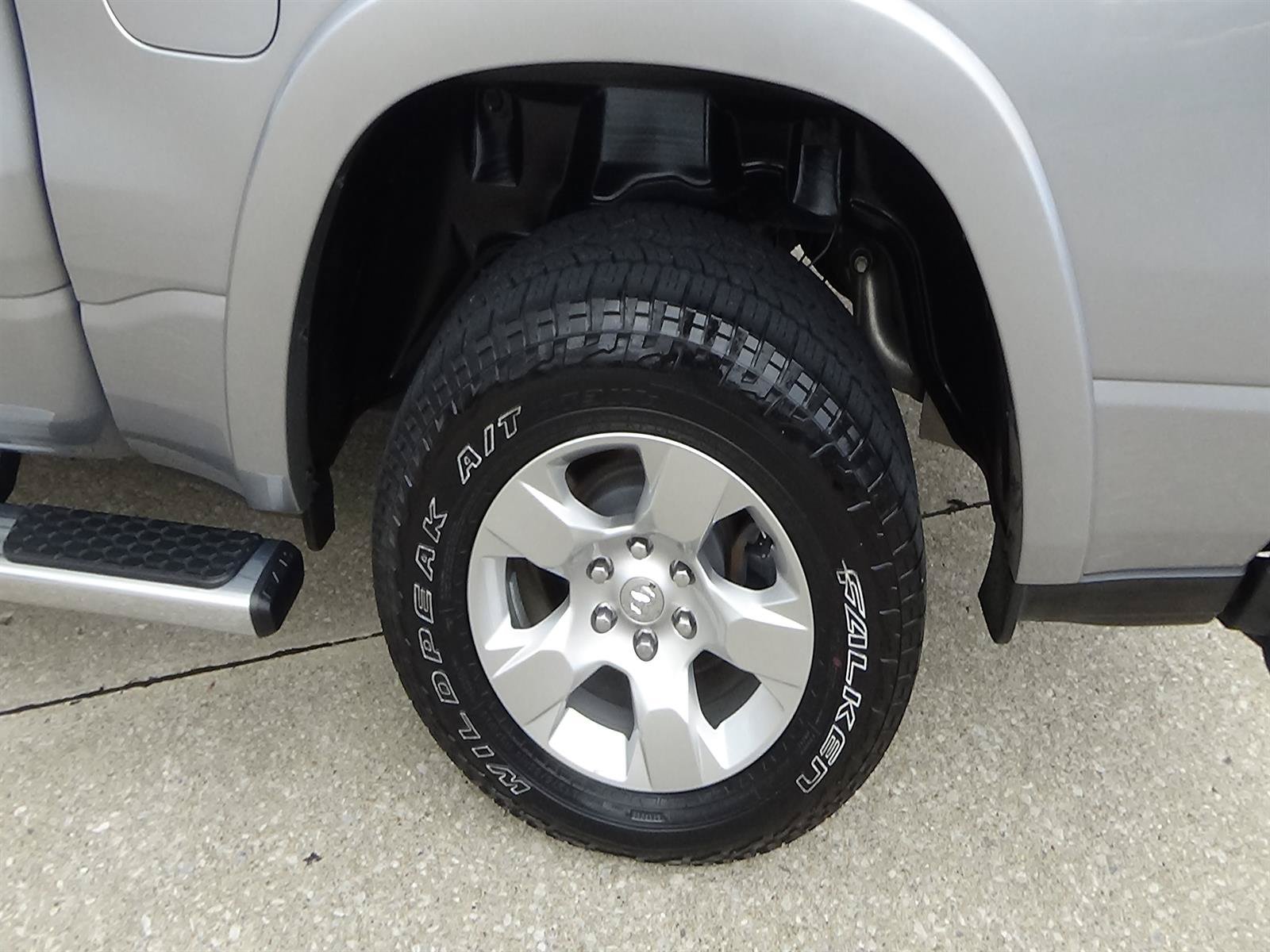 Used 2025 RAM 1500 Big Horn AWD/4WD image 9