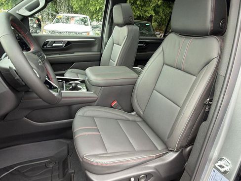 New 2026 Chevrolet Suburban RST w/ Comfort Package AWD/4WD image 4