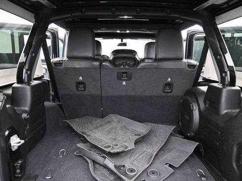 Used 2022 Jeep Wrangler Unlimited Sahara w/ Cold Weather Group AWD/4WD image 7