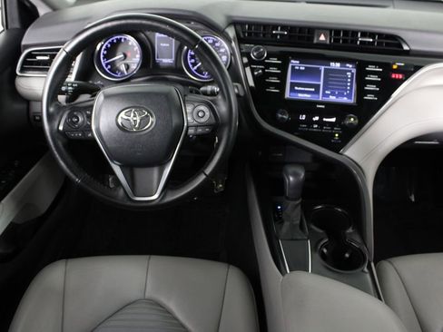 Used 2020 Toyota Camry SE image 4