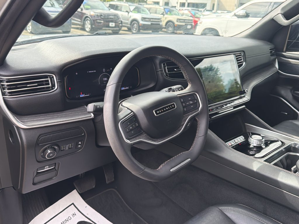 Used 2024 Jeep Wagoneer L Series II RWD image 6