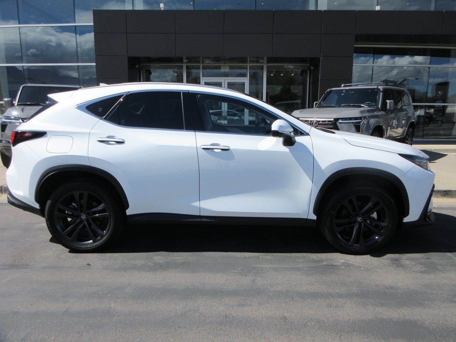 Used 2026 Lexus NX 450h+ AWD w/ Accessory Package (Z2) image 11
