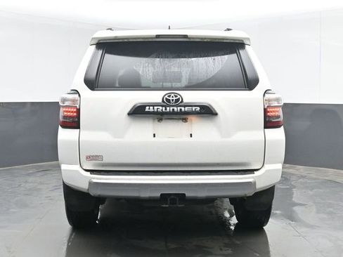Used 2018 Toyota 4Runner TRD Off-Road AWD/4WD image 13