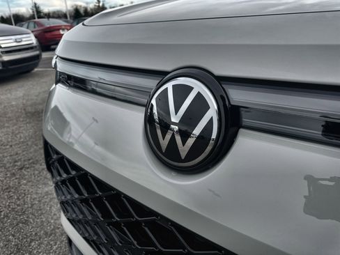 New 2026 Volkswagen Tiguan SE R-Line image 32